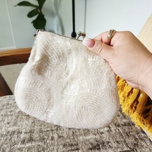 Elegant Vintage White Beaded Clutch with Kiss-Lock Closure